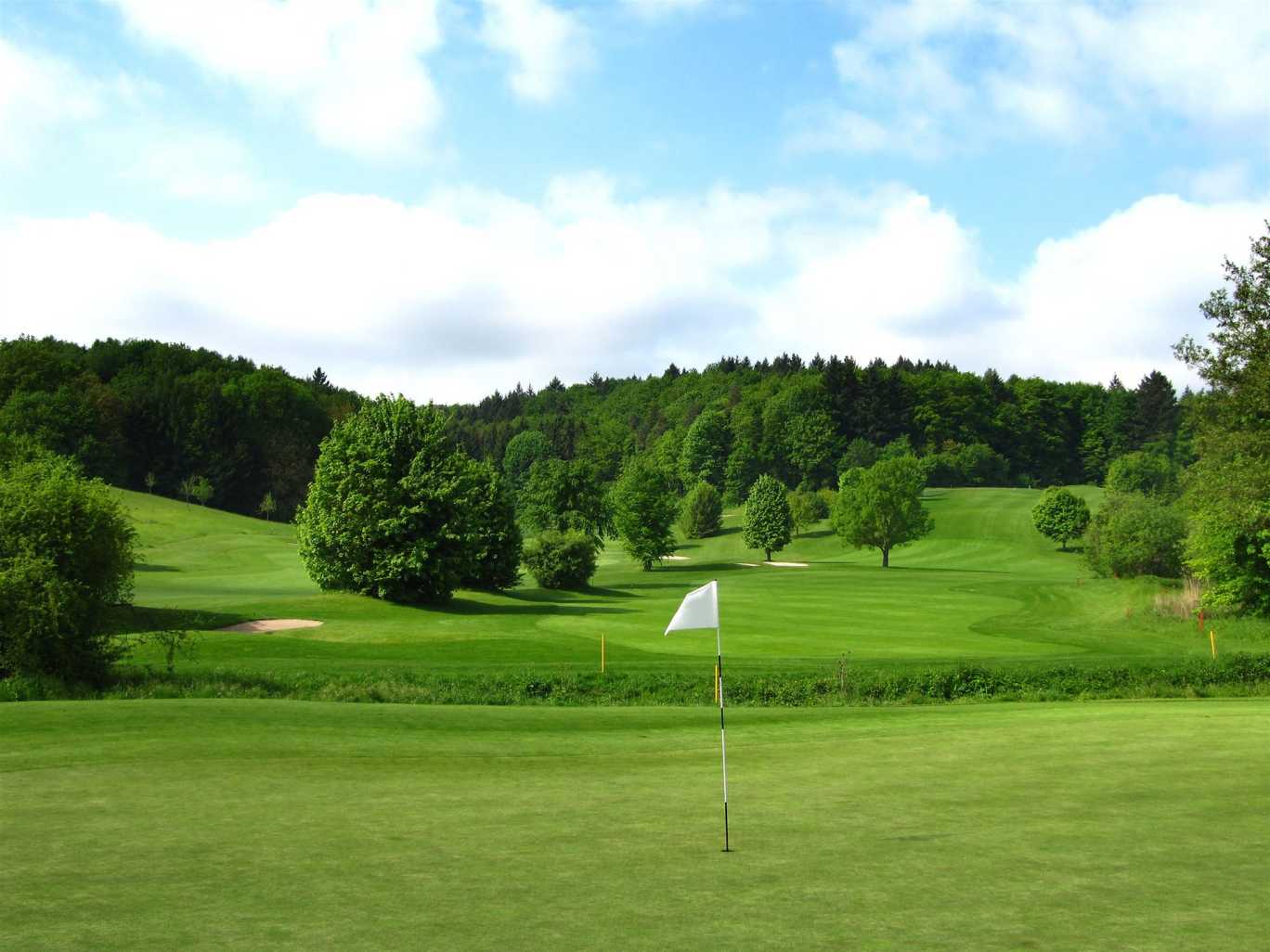 Blick auf einen Golfplatz