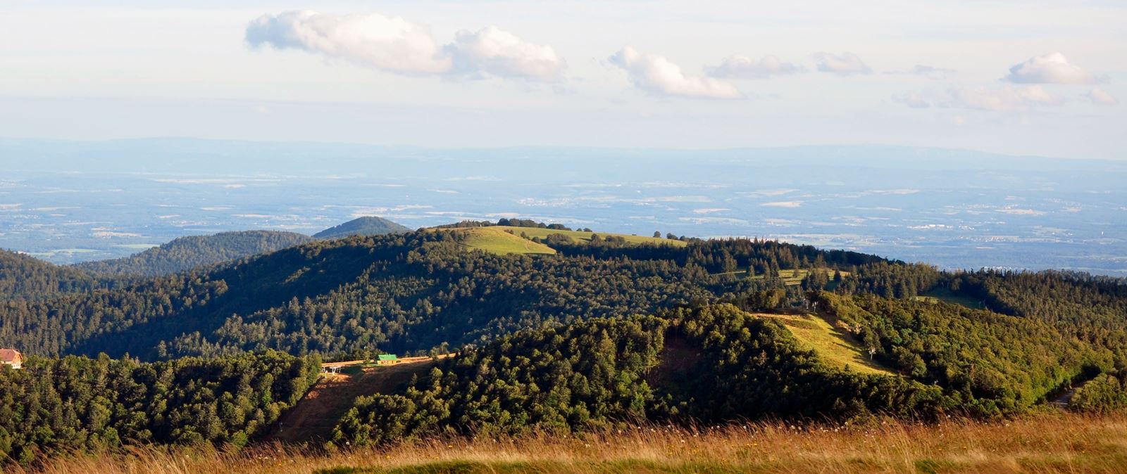 Blick über den Ballon d'Alsace in den Vogesen in die Ebene