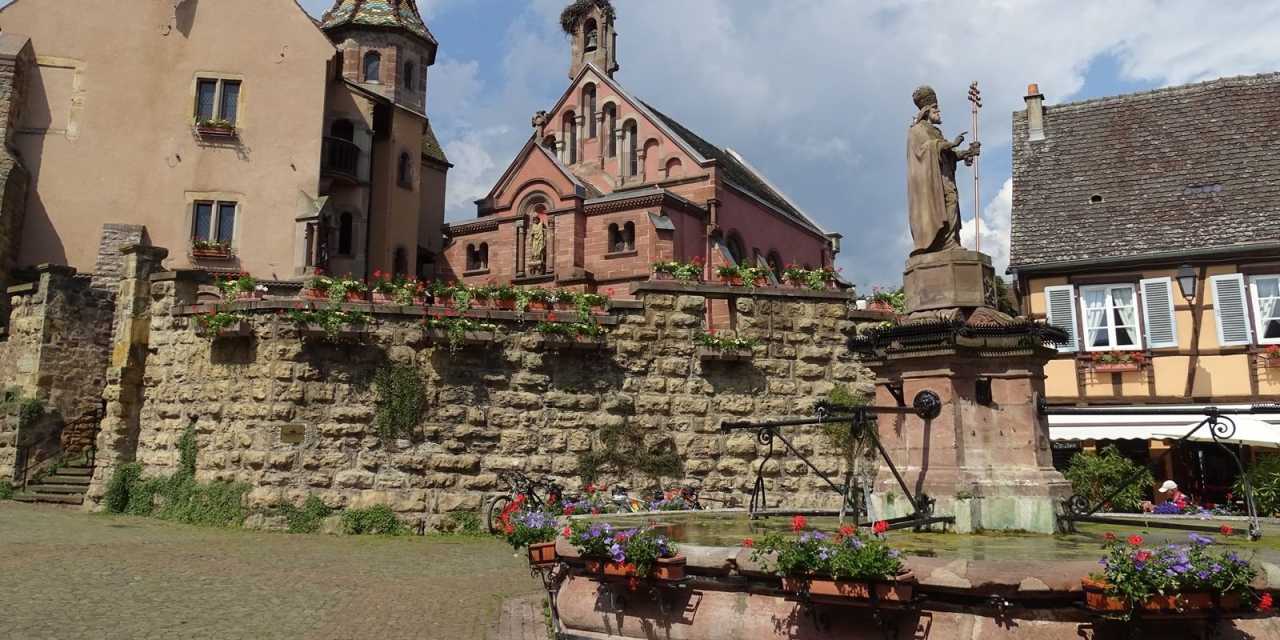 Eguisheim - Kirche und Brunnen