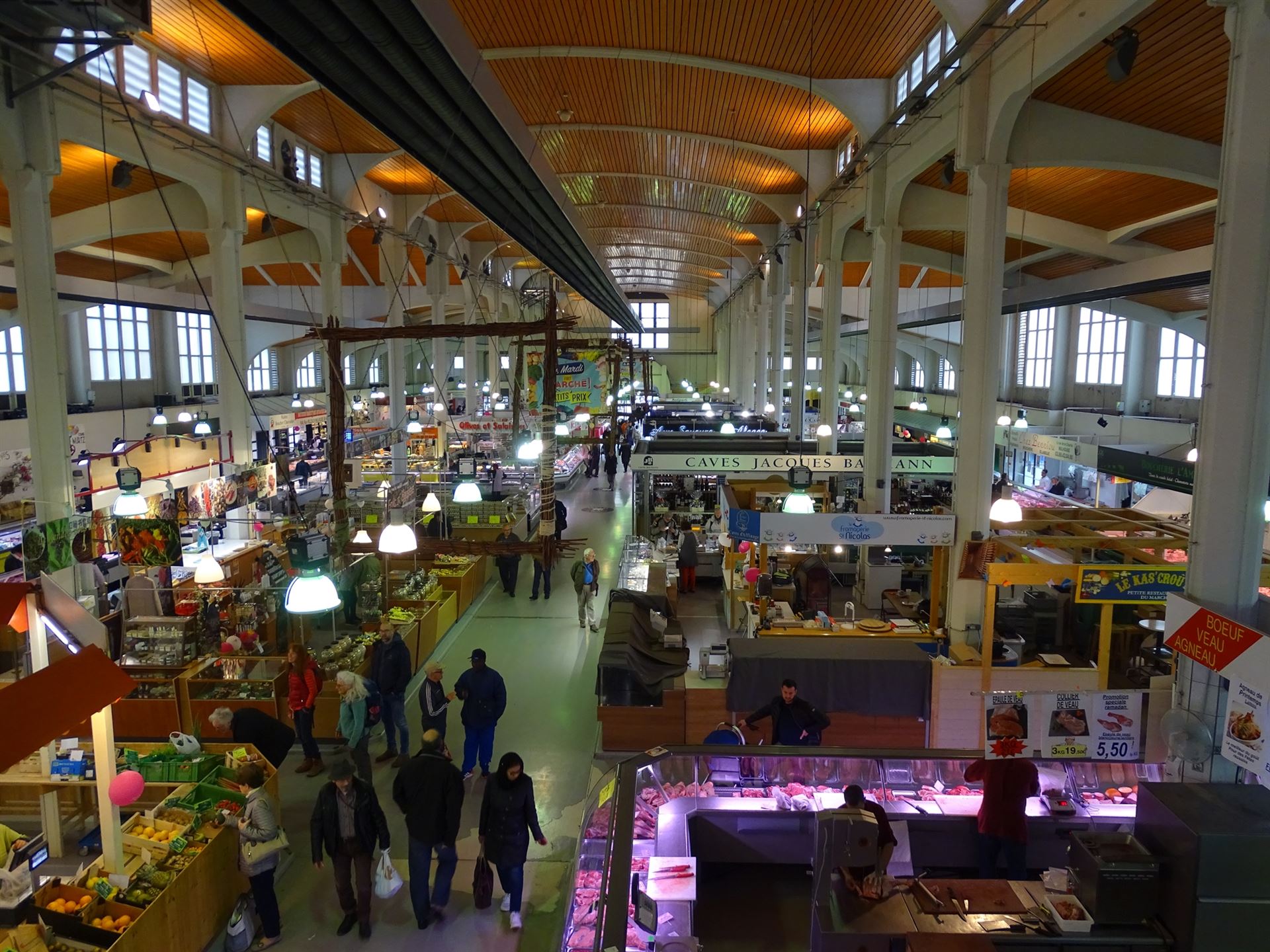 Blick in die Markthalle von Mulhouse