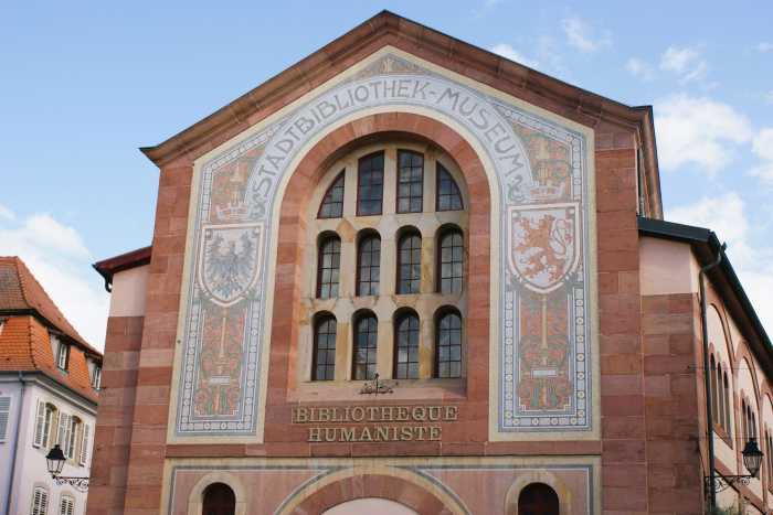 Bibliothèque Humaniste in Sélestat – historische Fassade der humanistischen Bibliothek