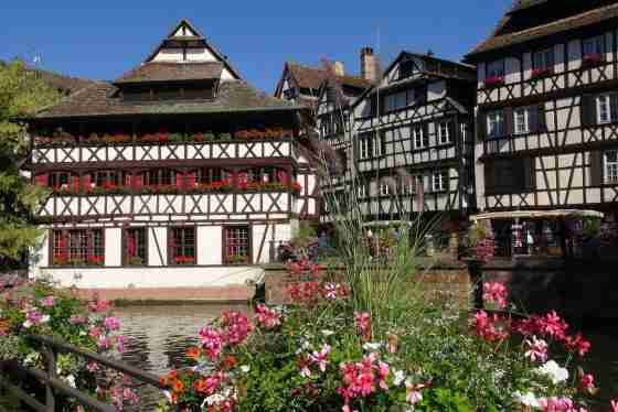 Blick auf das Fachwerkhaus Maison des Tanneurs in Strasbourg