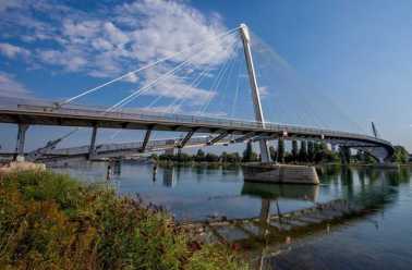 Brücke über den Rhein des "Gartens der Zwei Ufer"