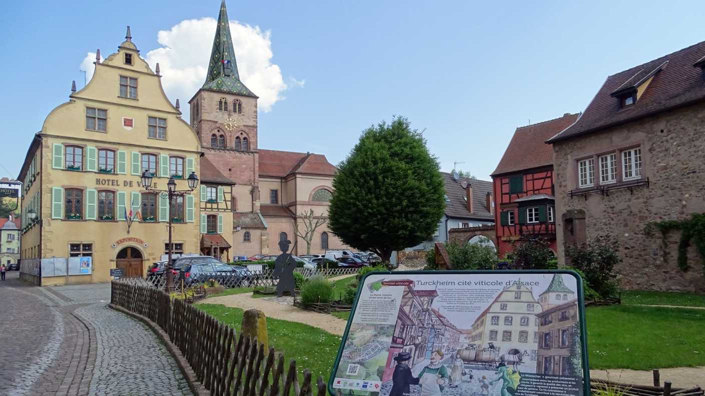 Turckheim - Blick auf Rathaus und Kirche Ste. Anne