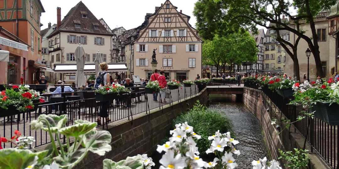 Colmar im Sommer – Fachwerkhäuser im Gerberviertel Quartier des Tanneurs